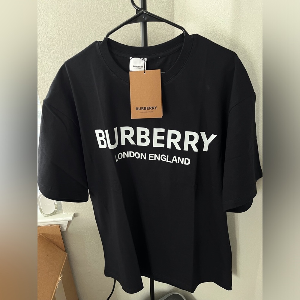Burberry Black T-Shirt SMALL